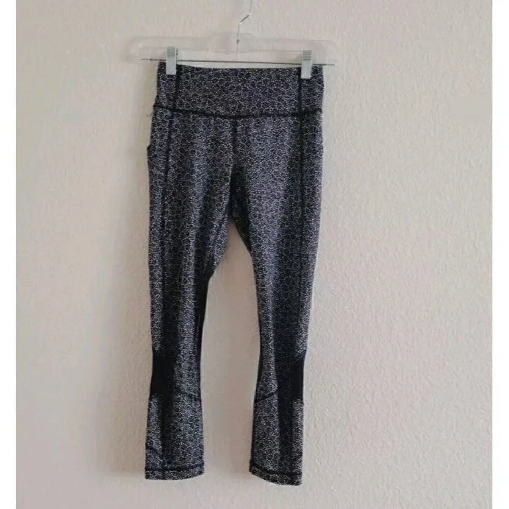 Lululemon Pace Rival Crop Freckle Flower Black White Leggings Size 2